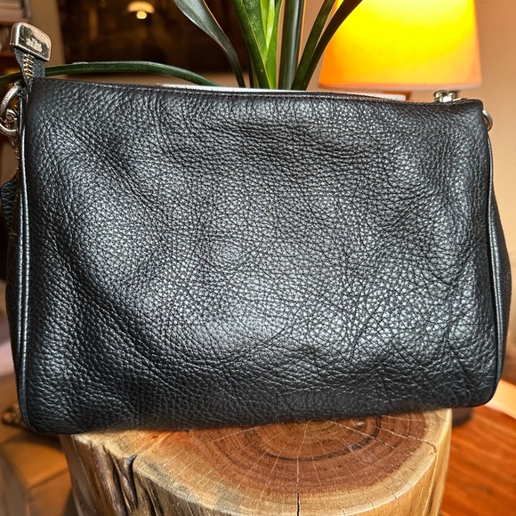 NOT FOR SALE Coach Carrie Pebbled Black Zippered Bag - Picture 4 of 9
